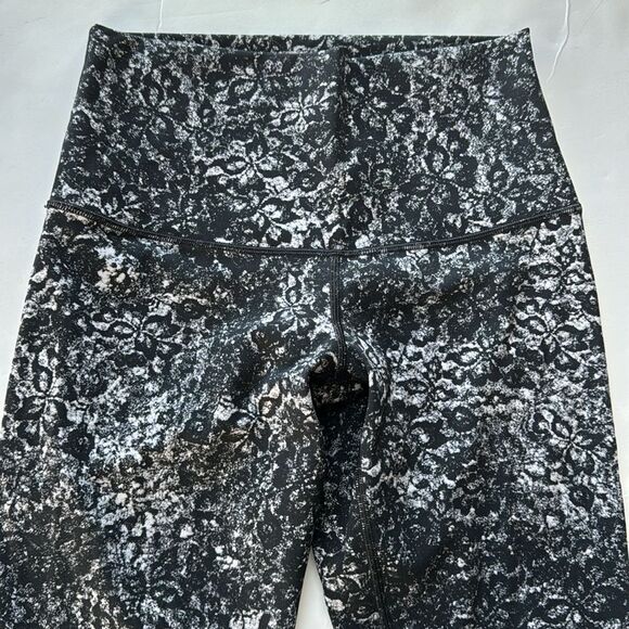 Lululemon Women’s 6 Wunder Under Crop *Scallop 23" Achromatize Ice Grey Black - Picture 6 of 16